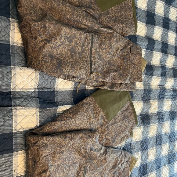 Patagonia Camouflage Snow/Ski Pants with Olive Tones - Picture 9 of 9